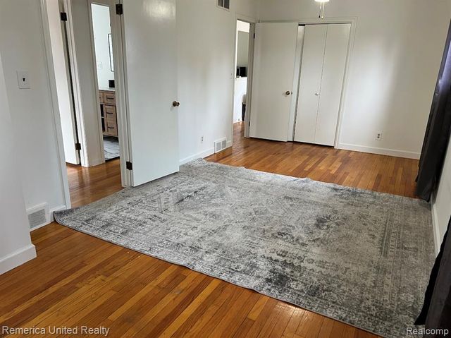 2615 Roselawn Street, Walled Lake, MI 48390