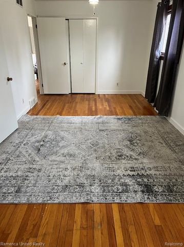 2615 Roselawn Street, Walled Lake, MI 48390