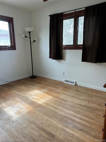 2615 Roselawn Street, Walled Lake, MI 48390