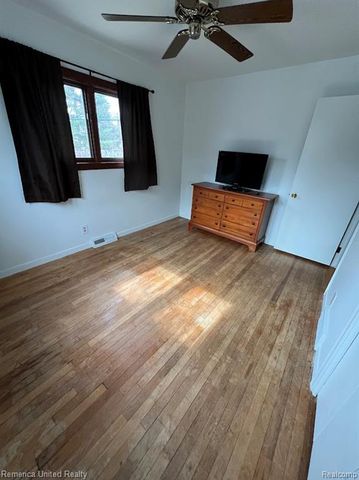 2615 Roselawn Street, Walled Lake, MI 48390