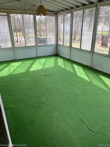 2615 Roselawn Street, Walled Lake, MI 48390