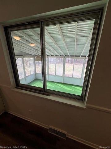 2615 Roselawn Street, Walled Lake, MI 48390