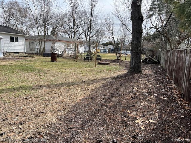 2615 Roselawn Street, Walled Lake, MI 48390