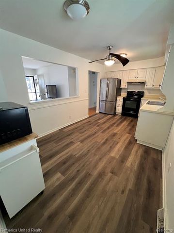 2615 Roselawn Street, Walled Lake, MI 48390