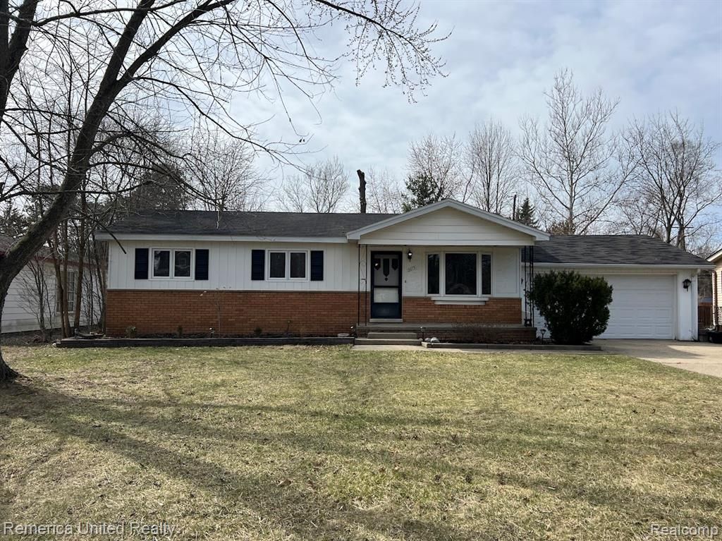 2615 Roselawn Street, Walled Lake, MI 48390