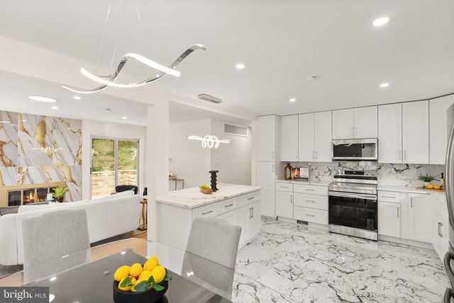 7028 BRADLEY CIR, Annandale, VA 22003