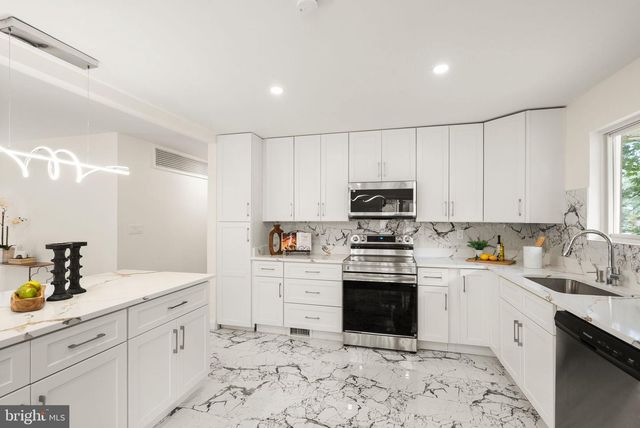 7028 BRADLEY CIR, Annandale, VA 22003