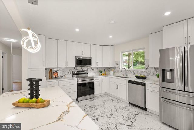 7028 BRADLEY CIR, Annandale, VA 22003