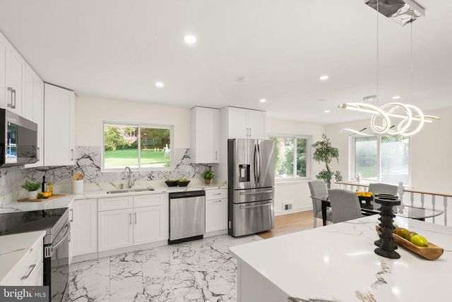 7028 BRADLEY CIR, Annandale, VA 22003