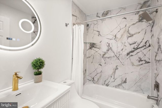 7028 BRADLEY CIR, Annandale, VA 22003