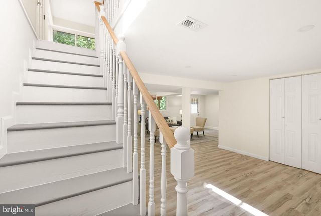 7028 BRADLEY CIR, Annandale, VA 22003