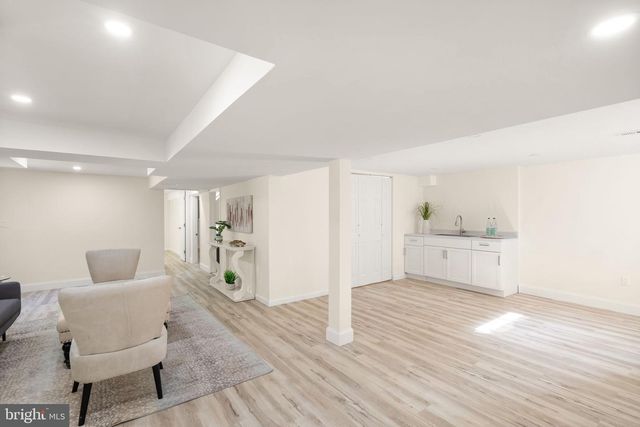 7028 BRADLEY CIR, Annandale, VA 22003