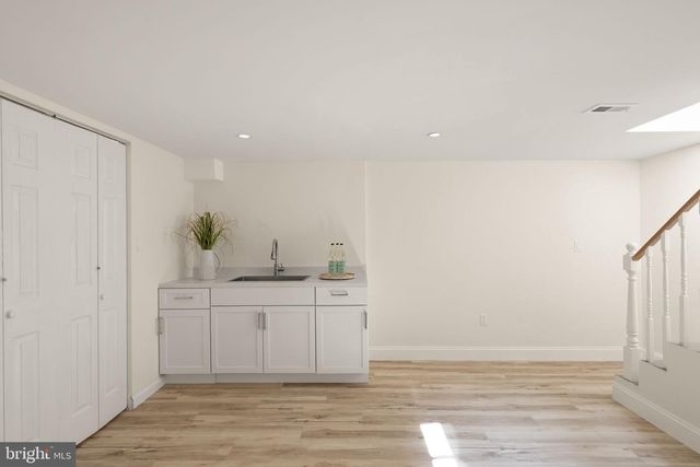 7028 BRADLEY CIR, Annandale, VA 22003