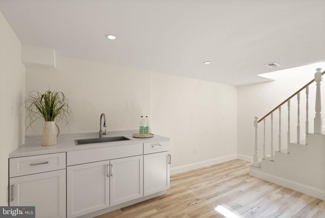 7028 BRADLEY CIR, Annandale, VA 22003
