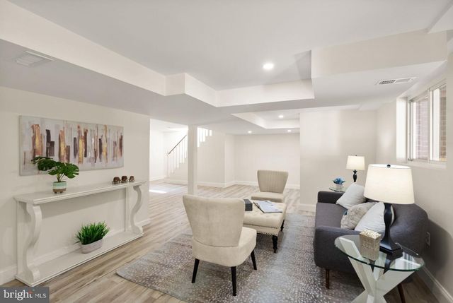 7028 BRADLEY CIR, Annandale, VA 22003