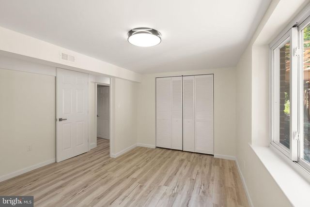 7028 BRADLEY CIR, Annandale, VA 22003