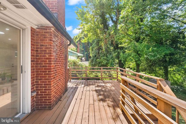 7028 BRADLEY CIR, Annandale, VA 22003