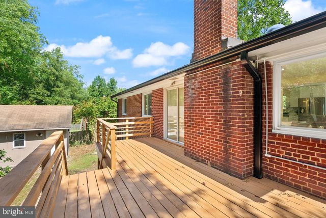 7028 BRADLEY CIR, Annandale, VA 22003