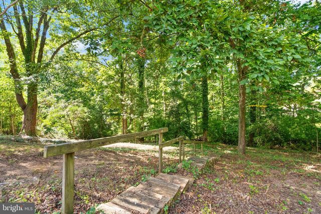 7028 BRADLEY CIR, Annandale, VA 22003