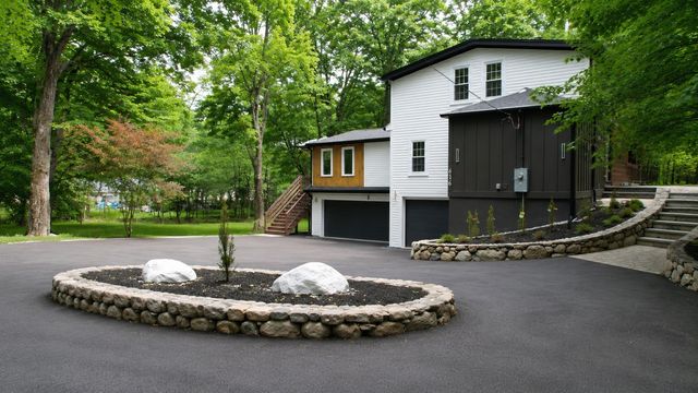 616 Grove, Framingham, MA 01701