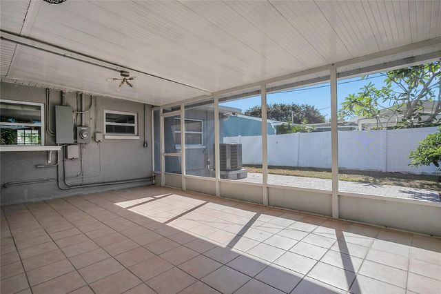 2000 76TH STREET N, St Petersburg, FL 33710