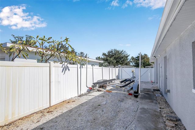 2000 76TH STREET N, St Petersburg, FL 33710