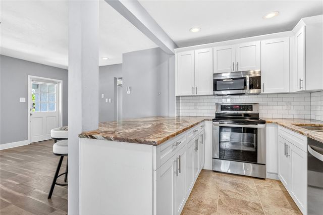 2000 76TH STREET N, St Petersburg, FL 33710