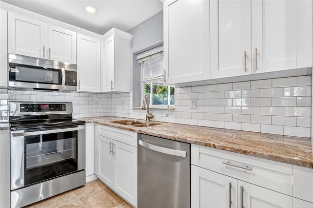 2000 76TH STREET N, St Petersburg, FL 33710