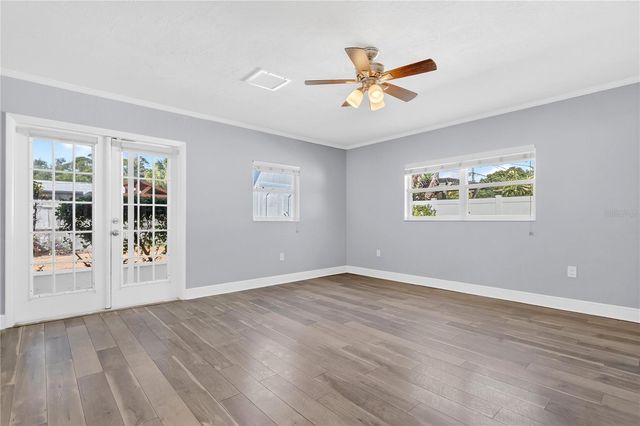 2000 76TH STREET N, St Petersburg, FL 33710