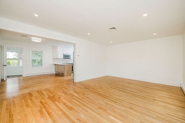 25 Pensaukee Ave, North Providence, RI 02911