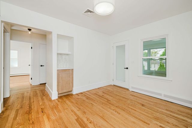 25 Pensaukee Ave, North Providence, RI 02911