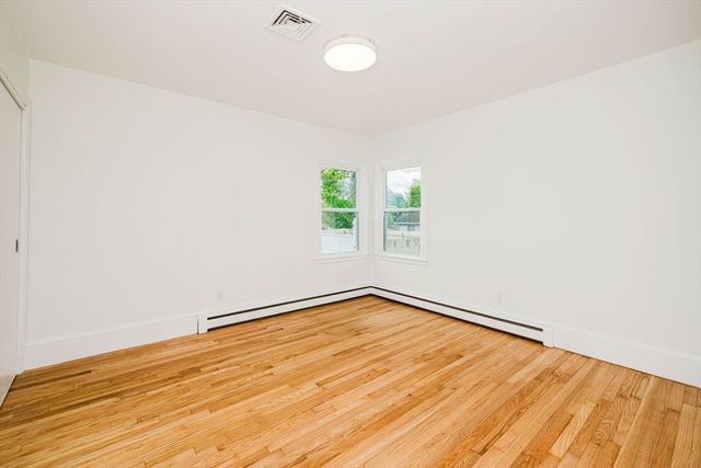 25 Pensaukee Ave, North Providence, RI 02911