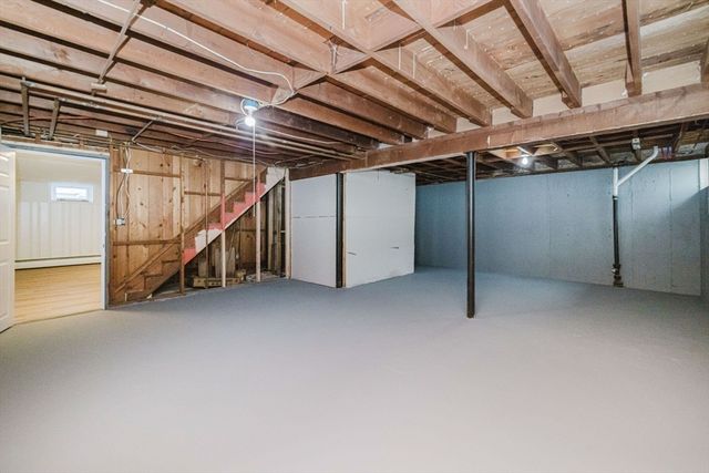 25 Pensaukee Ave, North Providence, RI 02911