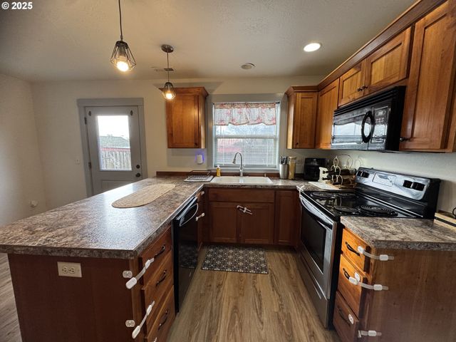 220 Se HOPE Ct, Sheridan, OR 97378