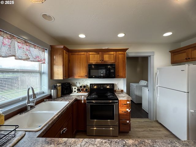 220 Se HOPE Ct, Sheridan, OR 97378