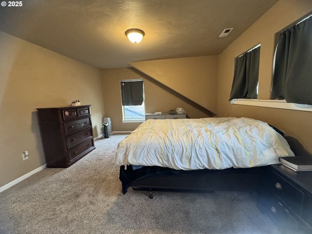 220 Se HOPE Ct, Sheridan, OR 97378