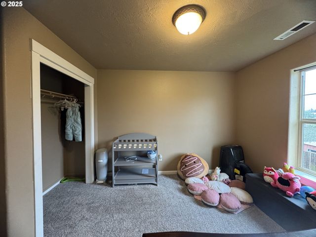 220 Se HOPE Ct, Sheridan, OR 97378