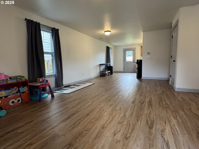 220 Se HOPE Ct, Sheridan, OR 97378