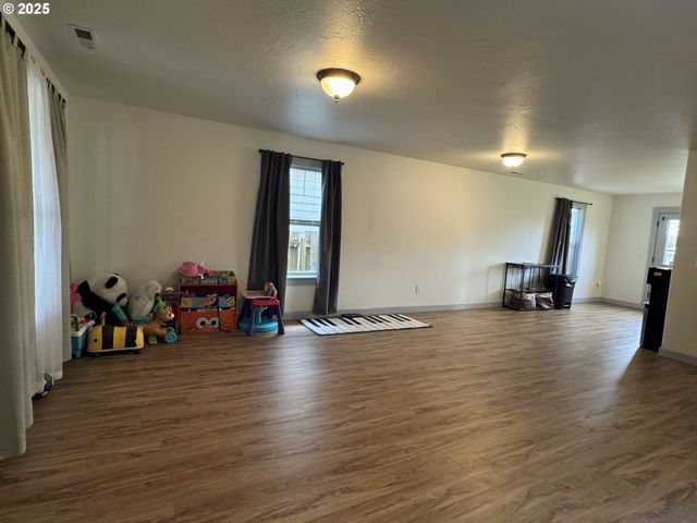 220 Se HOPE Ct, Sheridan, OR 97378