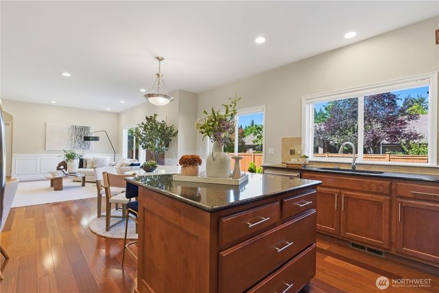 16105 Northup Way, Bellevue, WA 98008