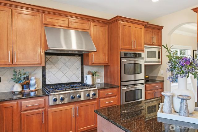 16105 Northup Way, Bellevue, WA 98008