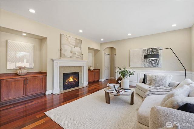 16105 Northup Way, Bellevue, WA 98008