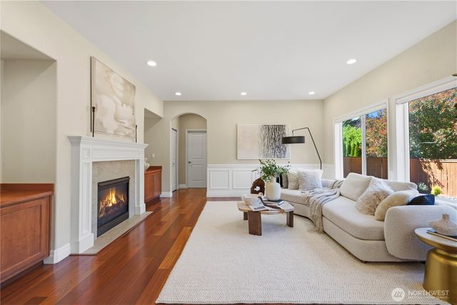 16105 Northup Way, Bellevue, WA 98008
