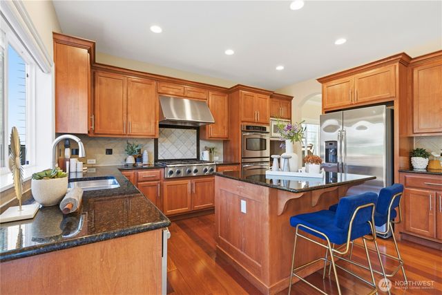 16105 Northup Way, Bellevue, WA 98008
