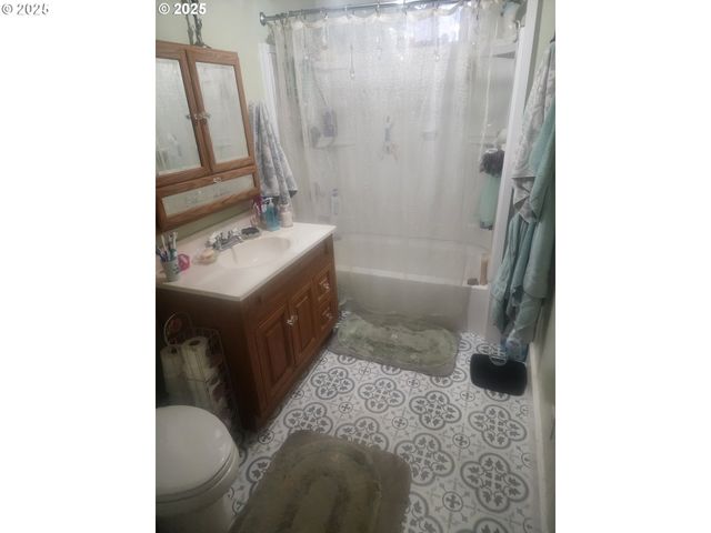 98470 CARLA Ln, Myrtle Point, OR 97458