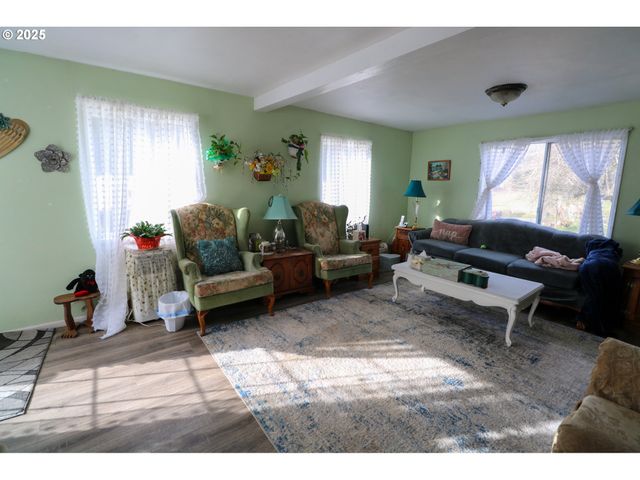 98470 CARLA Ln, Myrtle Point, OR 97458