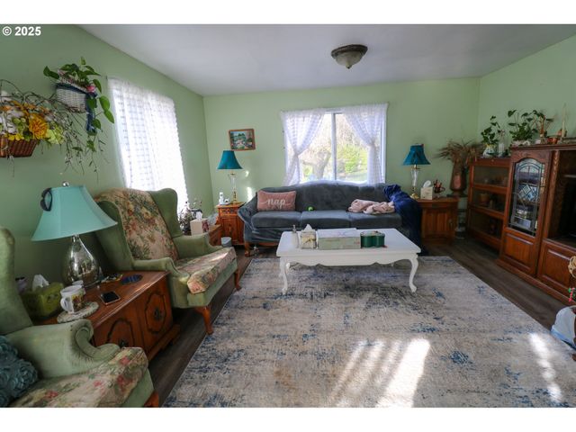 98470 CARLA Ln, Myrtle Point, OR 97458