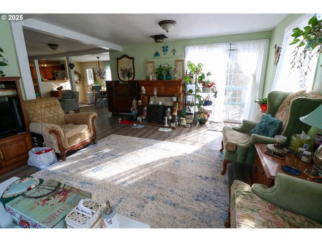 98470 CARLA Ln, Myrtle Point, OR 97458