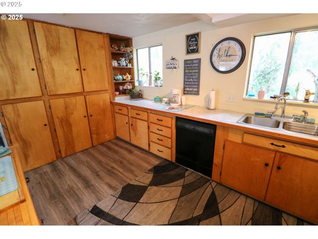 98470 CARLA Ln, Myrtle Point, OR 97458