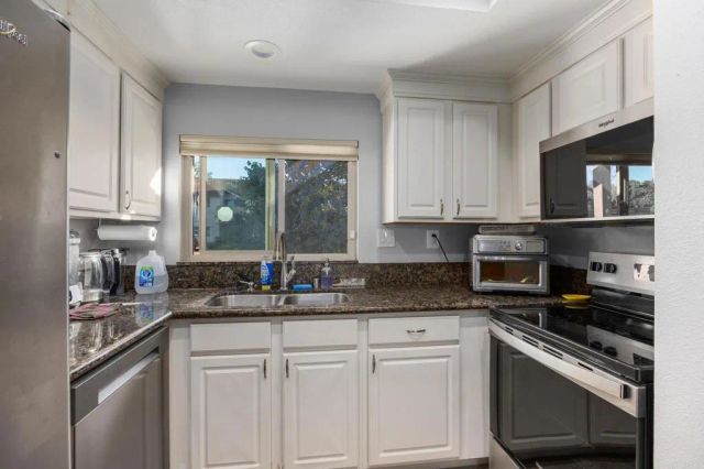 2816 Fairfield, Carlsbad, CA 92010